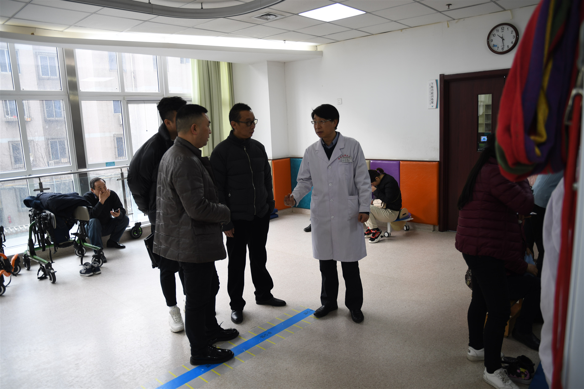 杨虎城将军社会福利会陈效峰一行到陕西省康复医院考察交流