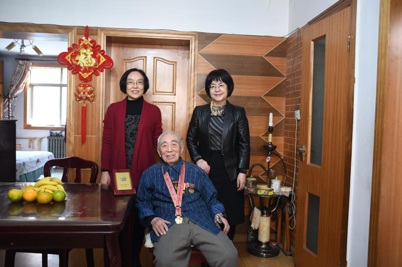 【情暖重阳】陕西省康复医院重阳节前夕走访慰问离退休老干部