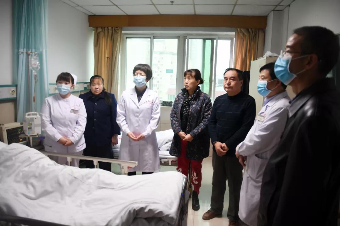 【情暖重阳】陕西省康复医院开展重阳节慰问离退休老干部活动